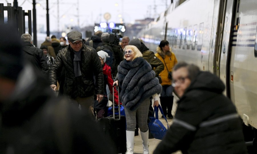 Rusi panično bježe od sankcija u Finsku, vlakovi iz St. Petersburga ka Helsinkiju rasprodani: ‘Prema prtljazi, vidimo da se sele’