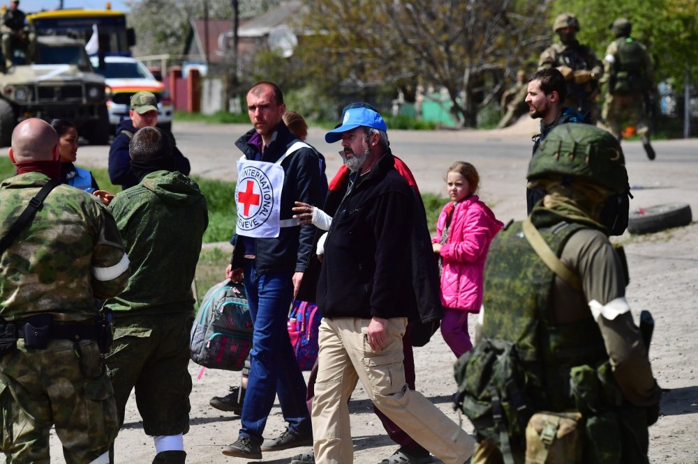 Evakuiraju se civili iz Azovstala, u plamenu ruska vojna baza u blizini Belgoroda