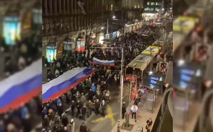 Desničari u Beogradu prosvjedovali protiv Vučića, probili ogradu