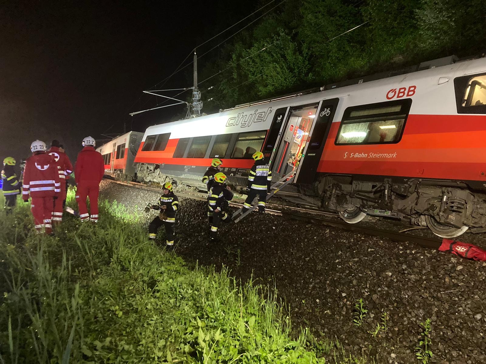 Klizanje blata uzrokovalo je  iskakanje vlaka  iz tračnica – Steiermark
