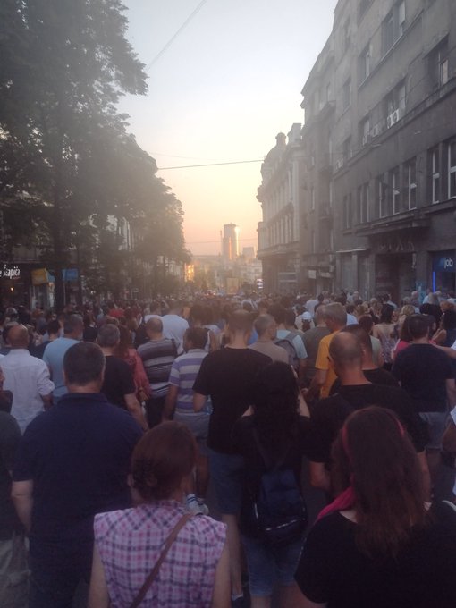 Srbi prosvjedovali do kasnih sati: Cijeli Beograd na nogama, traže pokretanje istrage protiv Vulina