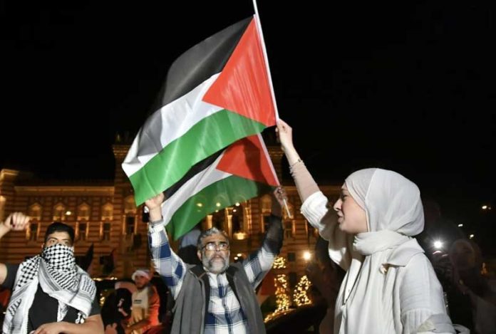 Širi se podjela među običnim pukom: U Sarajevu izašli na ulice, vijore se palestinske zastave
