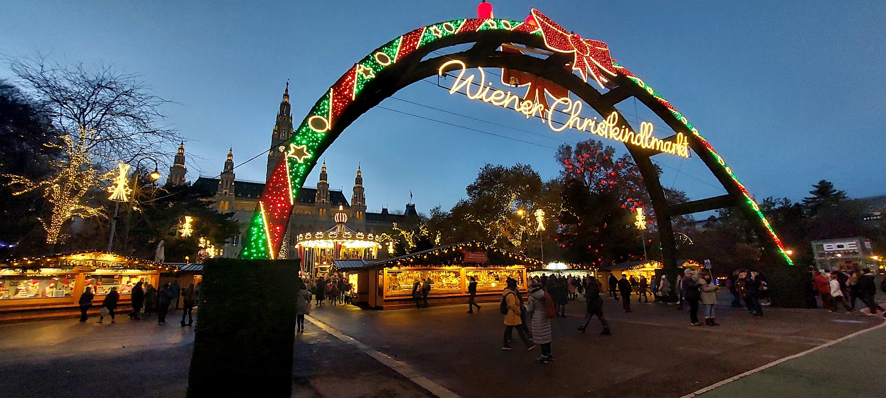 Bečki božićni sajam na Rathausplatzu jedan je od najboljih na svijetu