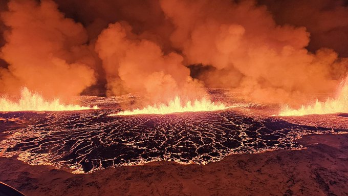 Erumpirao vulkan na Islandu, evakuirano više od četiri tisuće ljudi