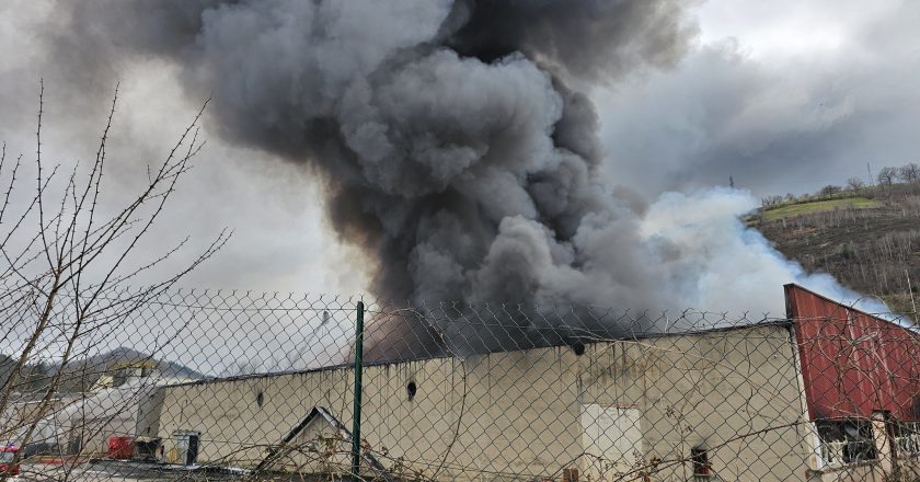 Požar u Viviezu: Gori 900 tona litijevih baterija