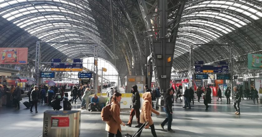 Njemačku pogodio novi val štrajkova: Otkazani mnogi letovi, 80 posto vlakova ne vozi