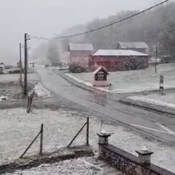Nakon prženja i 30 stupnjeva u Hrvatskoj pao snijeg: Pogledajte nestvarne snimke iz Zagorja