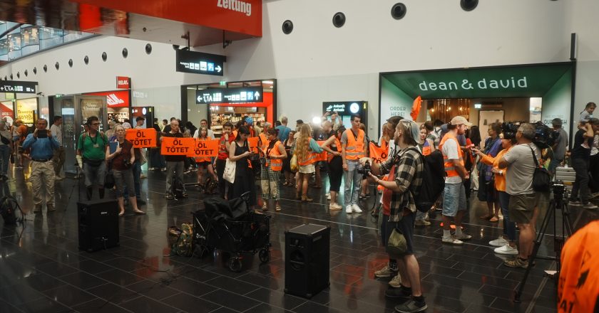 Protest “Letzte Generation” u zračnoj luci u Beču