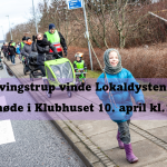 Børn og voksne går tur i Tvingstrup