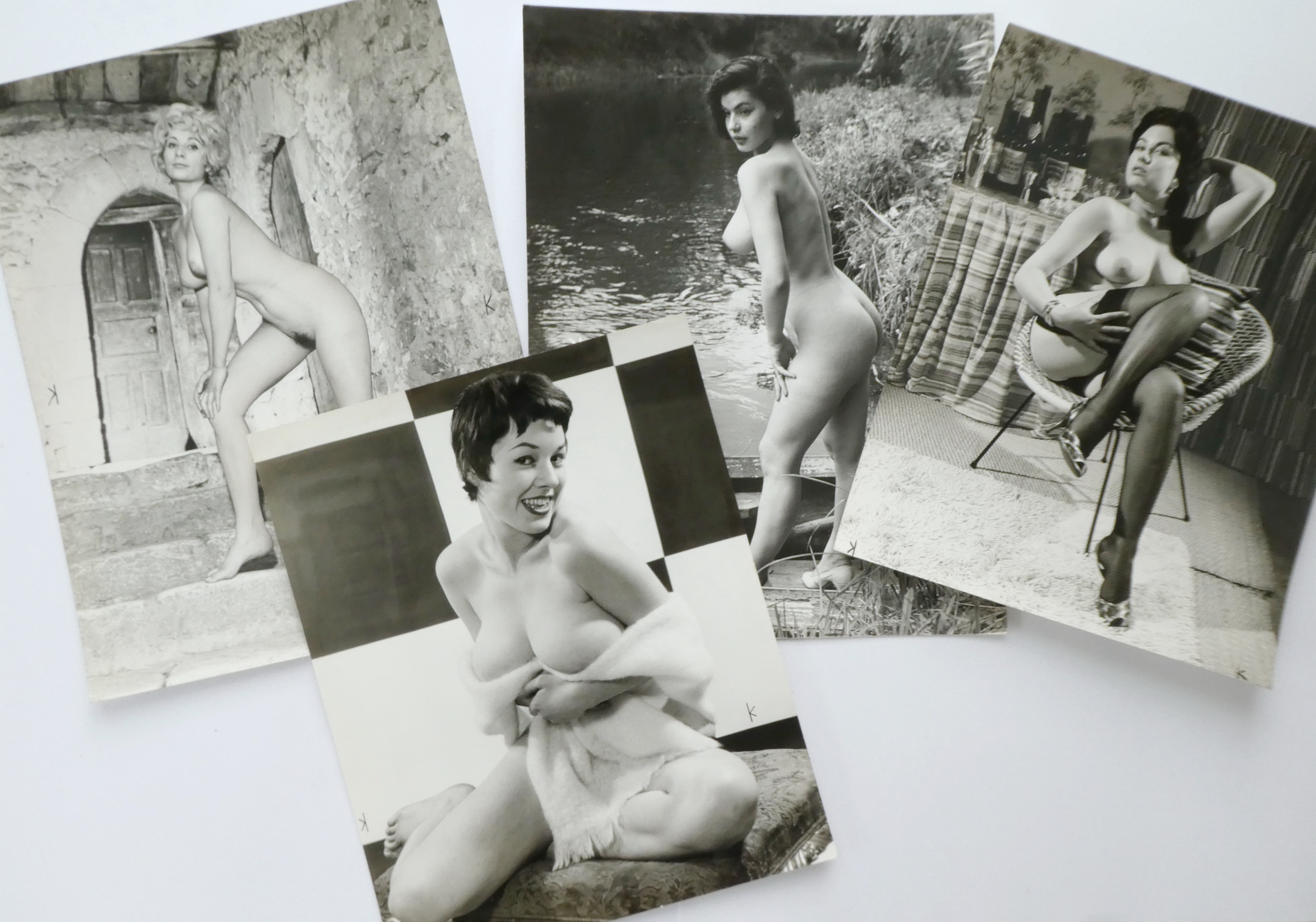 Pinup/glamour photos in large format, many by famous photographers