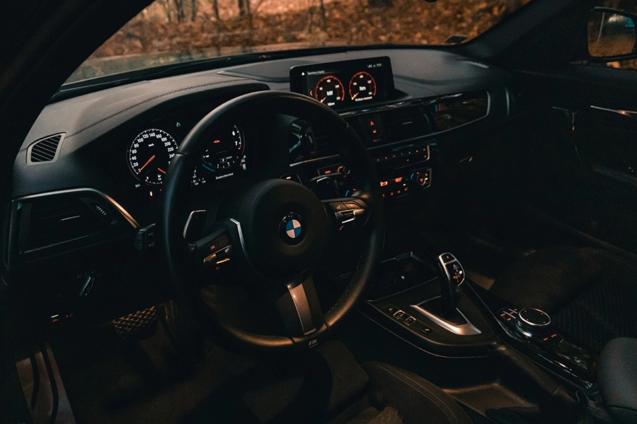 Interiör i en nystädat fräsch BMW