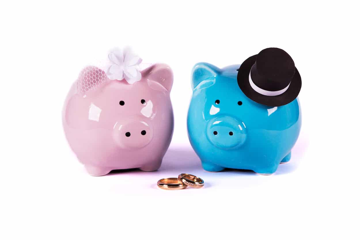 cost of living crisis forcing wedding cutbacks piggy bank