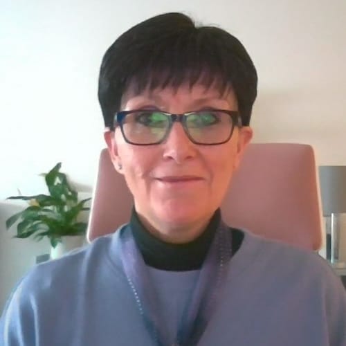 Kerry heathcote Wedding and Funeral celebrant Profile Pic