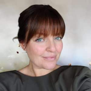 alison ainsworth wedding and funeral celebrant profile pic