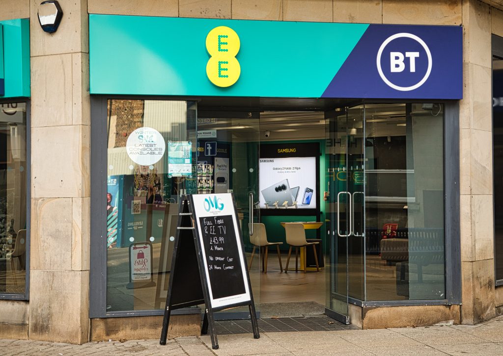 Editorial use only: EE mobile phone shop, Bishop Auckland. Taken 28/12/24 1 eebtbishopauckland 1