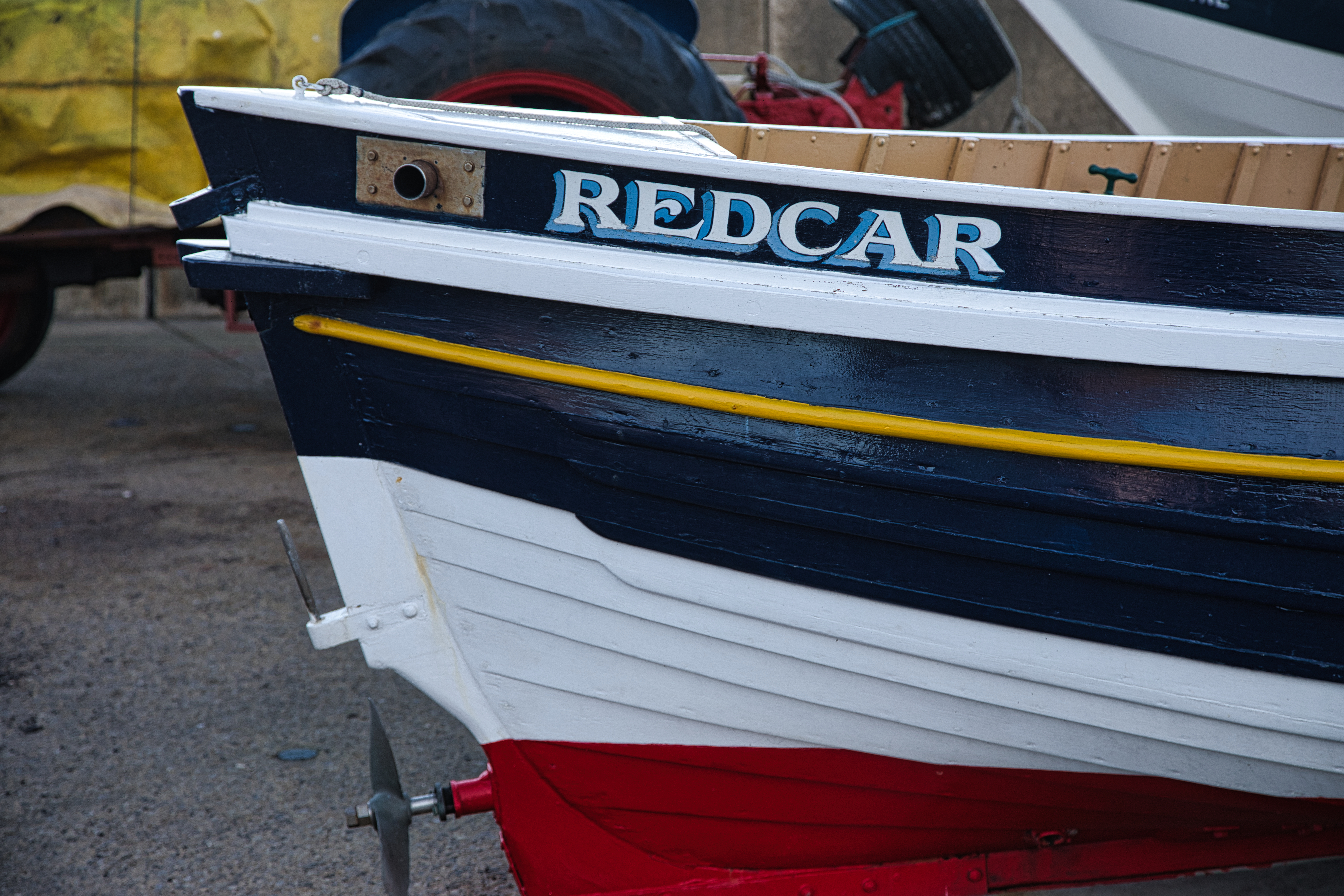 redcarfishingboat1160125