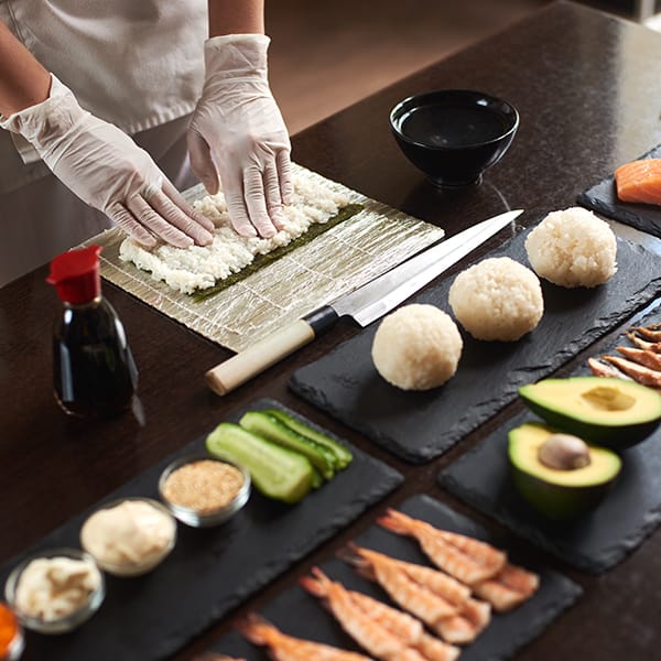 göra sushi med nori