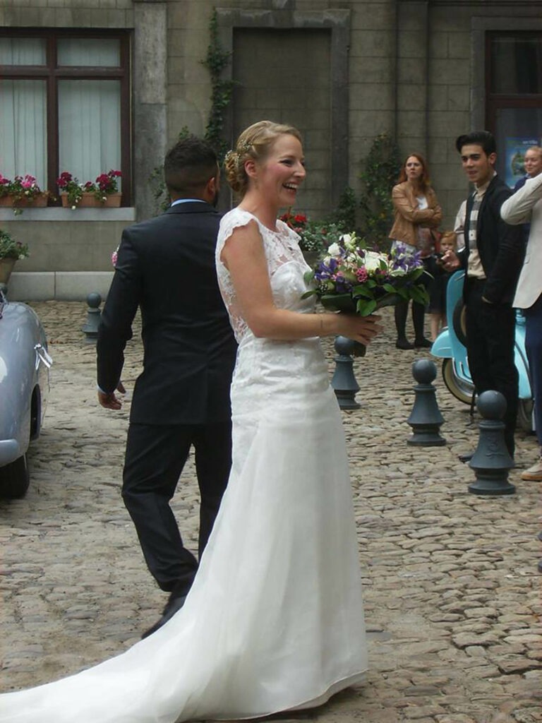 Anne-sophie traine dentelle fleurs- WAlravens