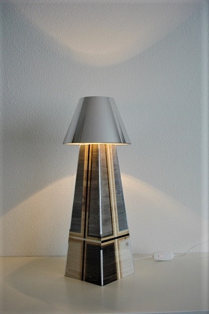 lamp houten voet lamp with wooden base