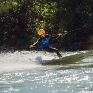 Mann beim Surfen