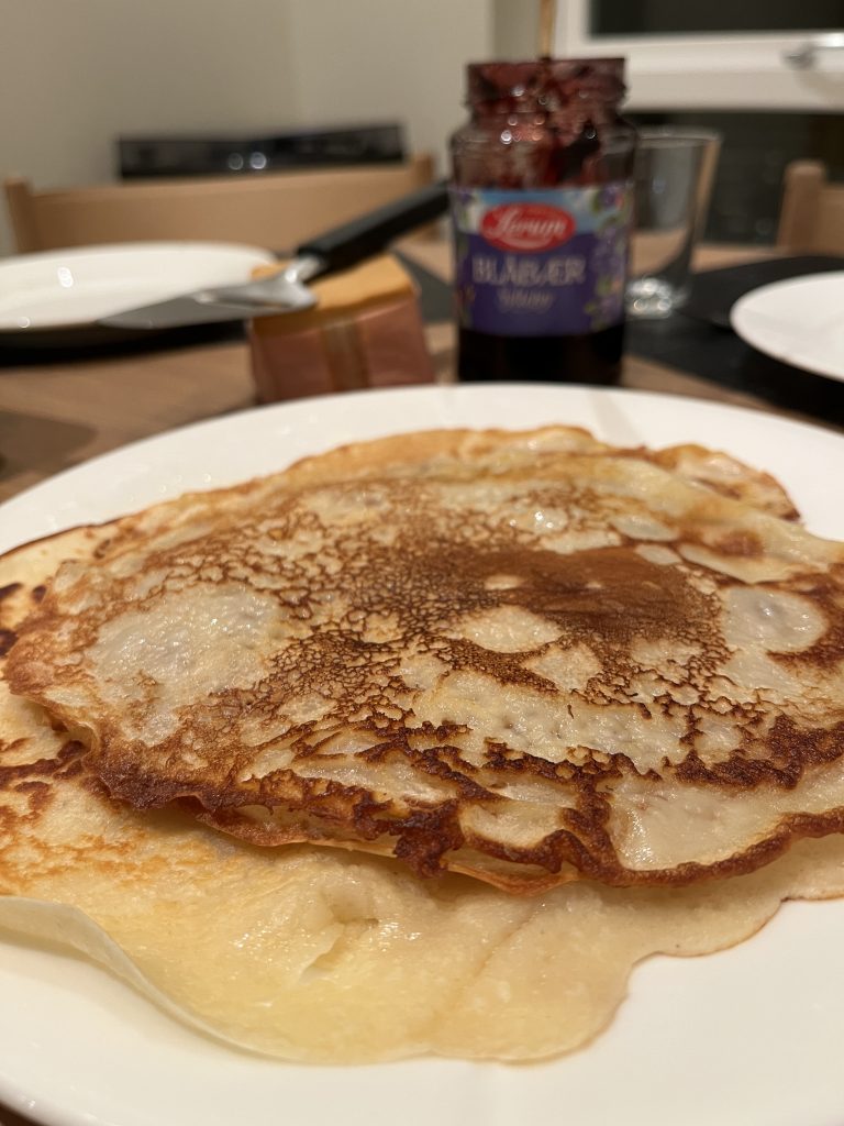 pannekake med syltetøy