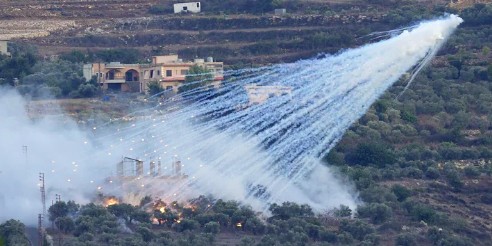 Israel har blitt anklaget for ulovlig bruk av hvitt fosfor over boliger i Libanon