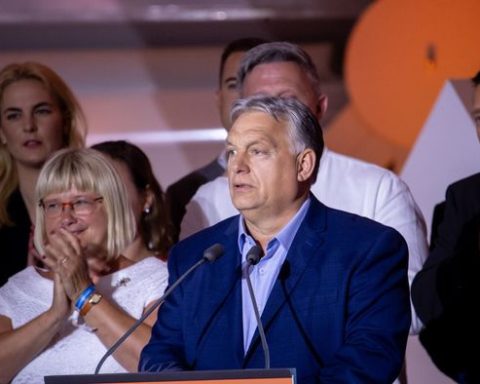 Ungarns statsminister Orbán hyller EU-valgseieren som et mandat for fred og mot innvandring