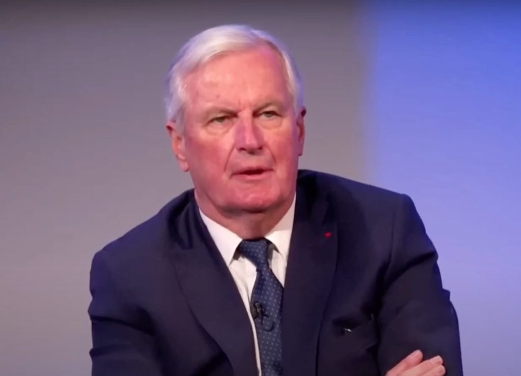 Macron tar Frankrike mot et "Frexit"-øyeblikk, advarer Michel Barnier