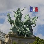 Rassemblement national forventes å vinne i Frankrike, men uten absolutt flertall