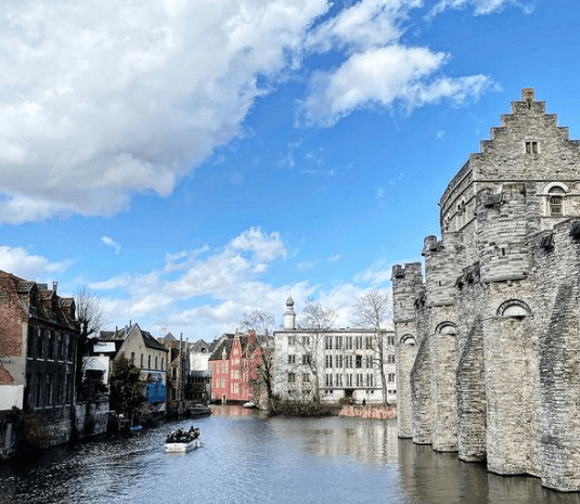 De binnenstad van Gent met haar kanalen