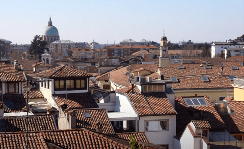 Prachtig utizciht over de daken van Udine