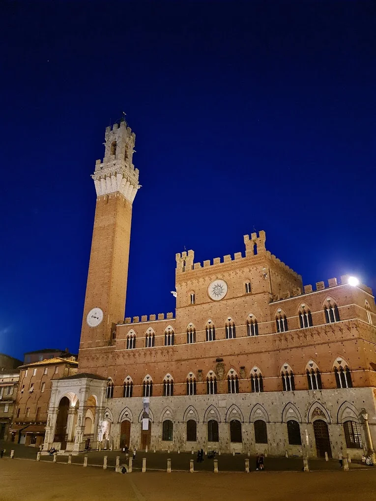 Siena bezoeken : Piazza del Campo in het hart van de stad