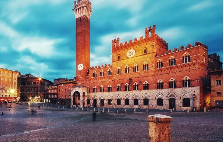 Siena bezoeken : Piazza del Campo in het hart van de stad