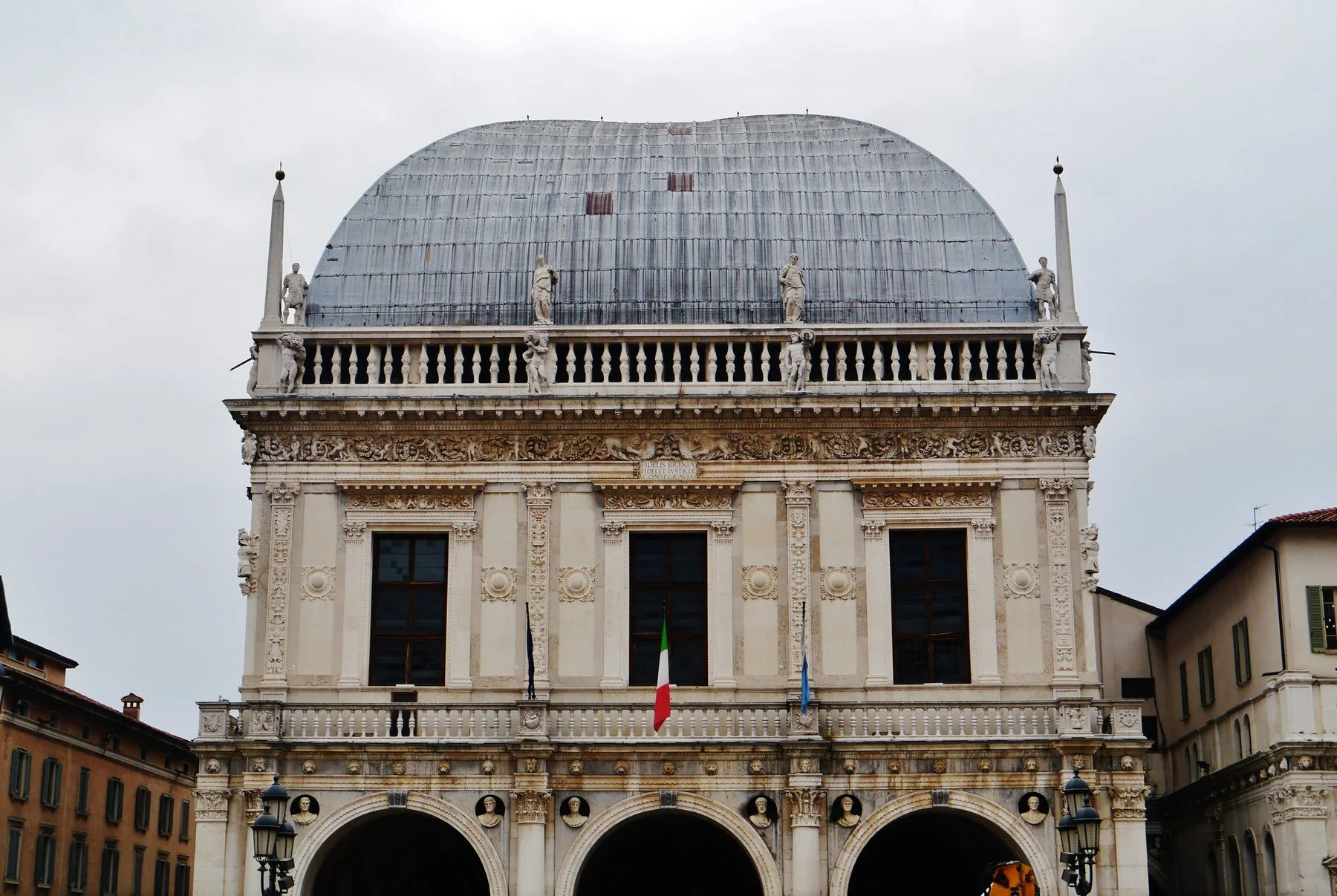 Piazza della Loggia met Palazzo della Loggia in het centrum van Brescia