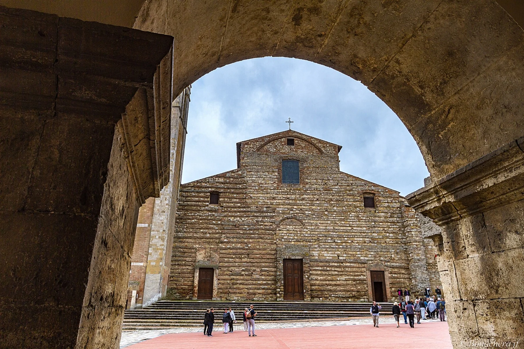Montepulciano bezoeken Duomo van Montepulciano aan Piazza Grande