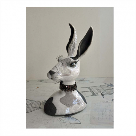 15. "Bunny". Skulptur av Julia Bergström. H=25cm.