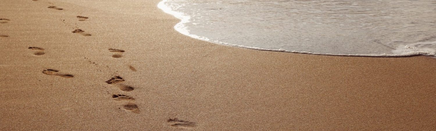 sand_beach_ocean_water_footprints_beach_sand_summer_vacation-695472.jpg!d