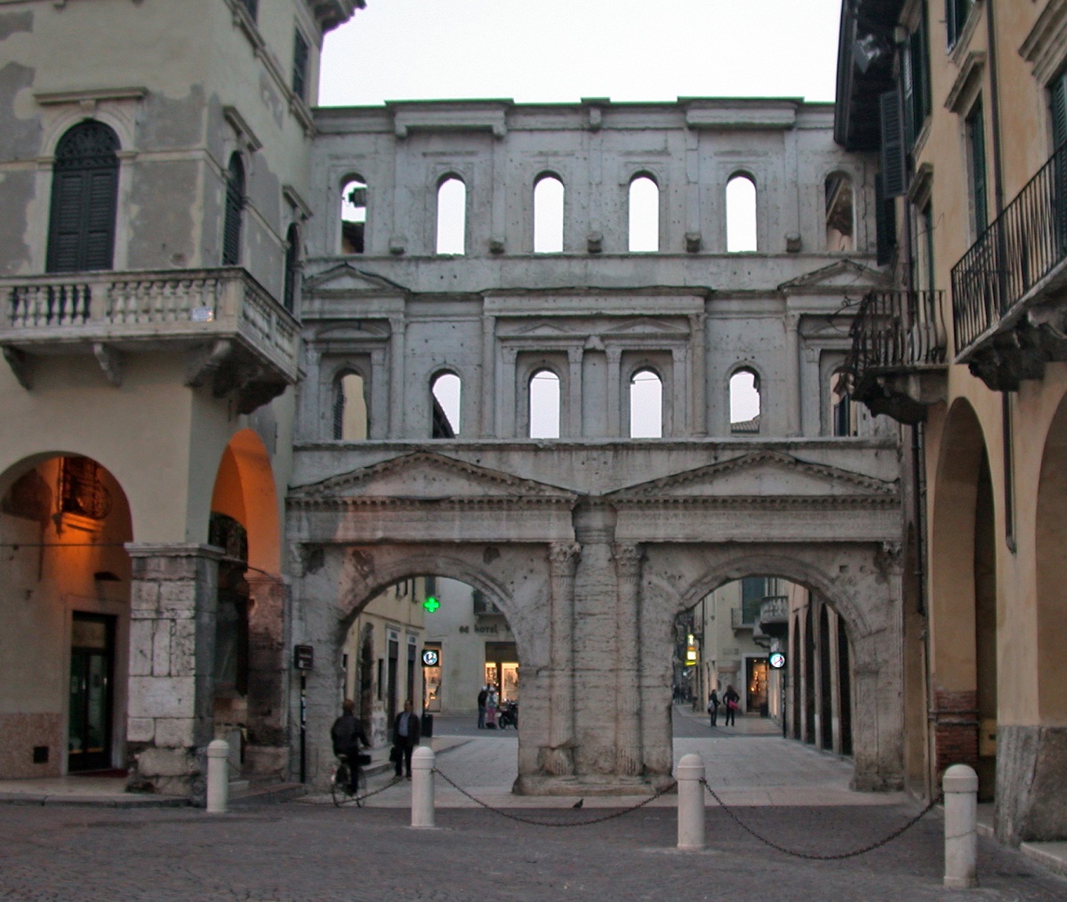 Porta Borsari, Verona