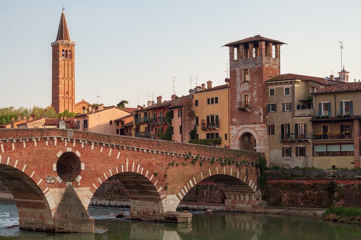 Ponte della Pietra, Verona