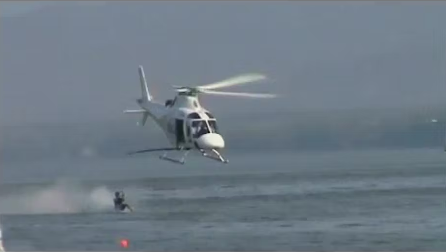 Verdensrekort i vandski på bare fødder er 246 km i timen trukket af en helikopter