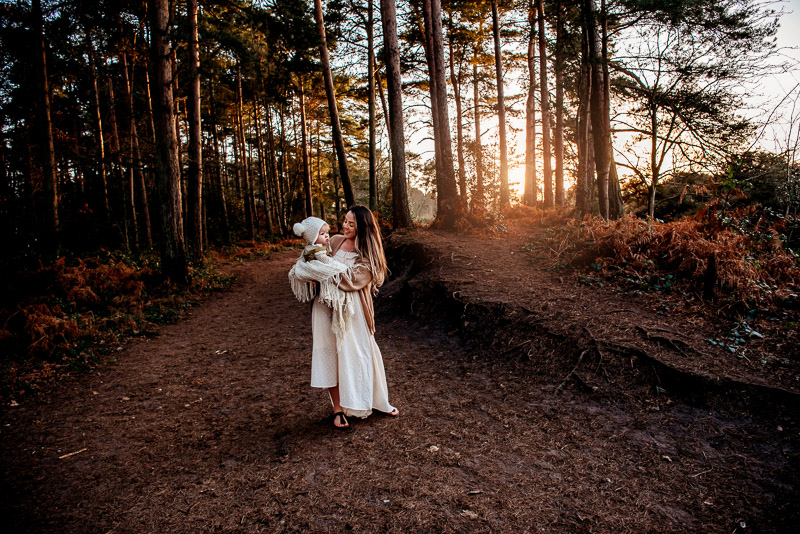 mother holding child at sunset in motherhood photography session with vanessa gomes photography