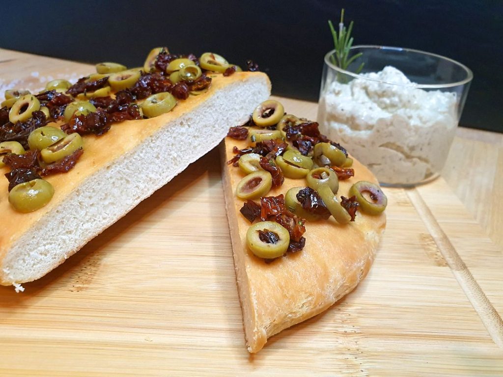 Focaccia mit Tomaten und Oliven | Herrin der Töpfe