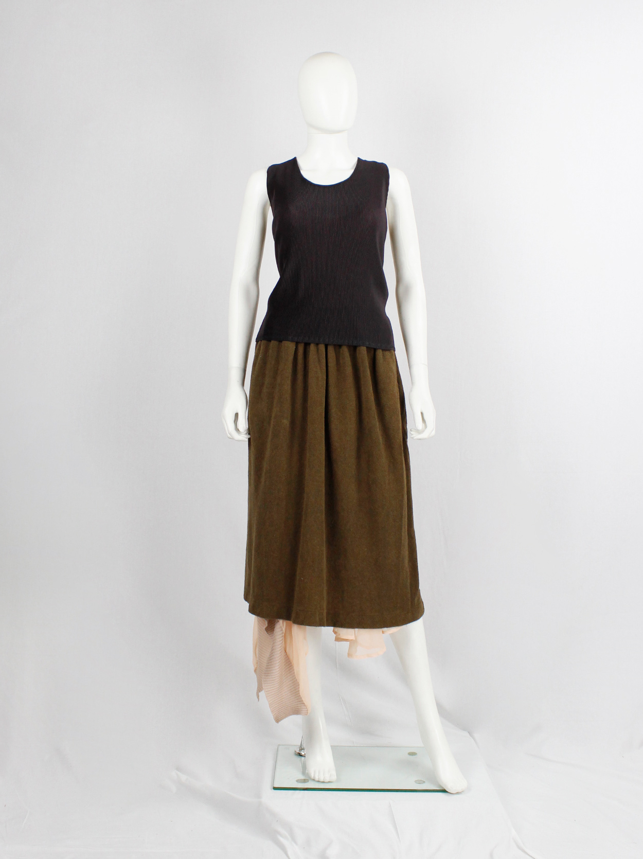 トップス 90s issey miyake pleats tanktop  archive Issey Miyake Pleats Please grey pleated sleeveless top — mid