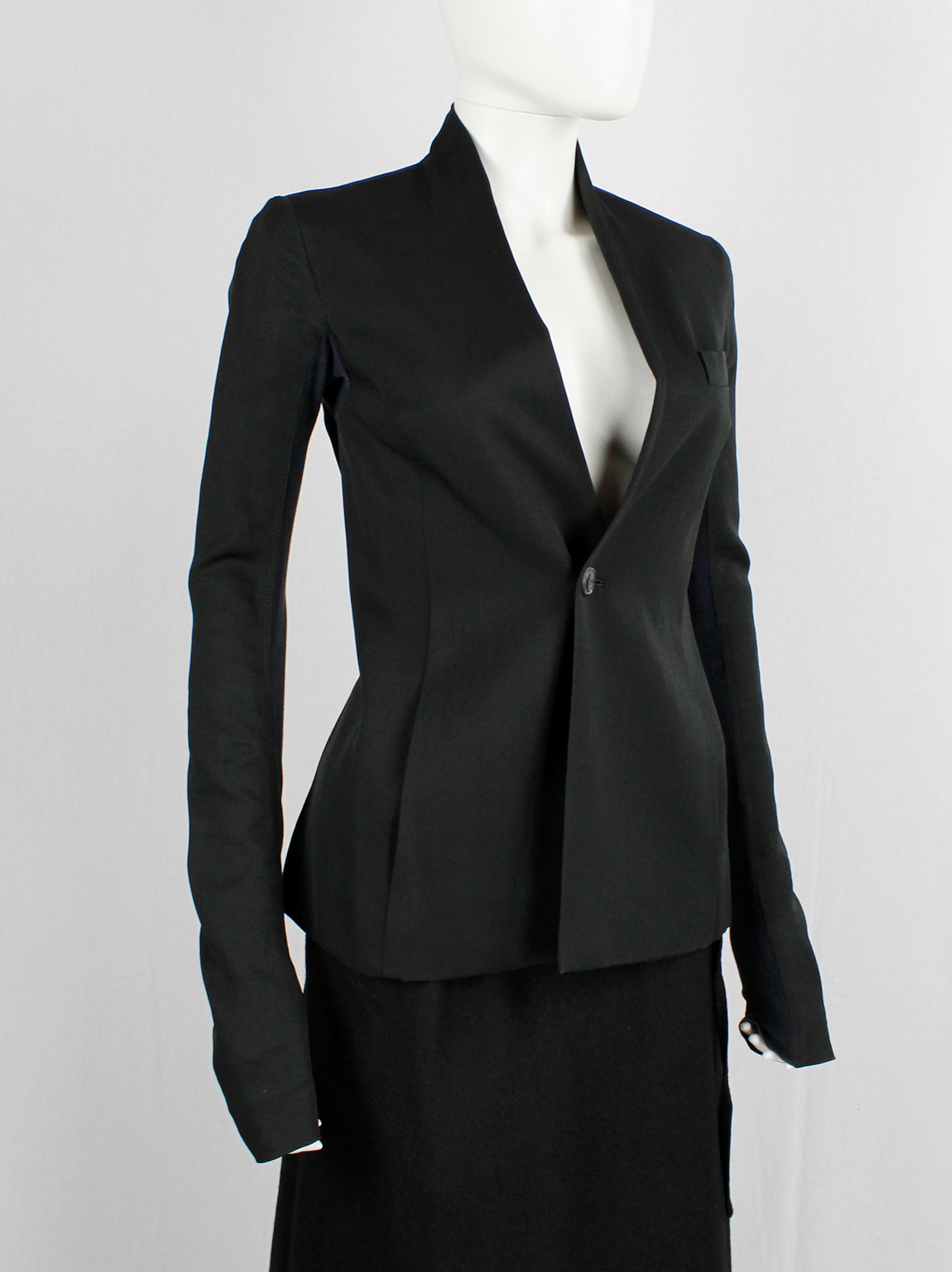 美品 Rick Owens SINGLE-BUTTON BLAZER Rick Owens black one button blazer with minimalist neckline and
