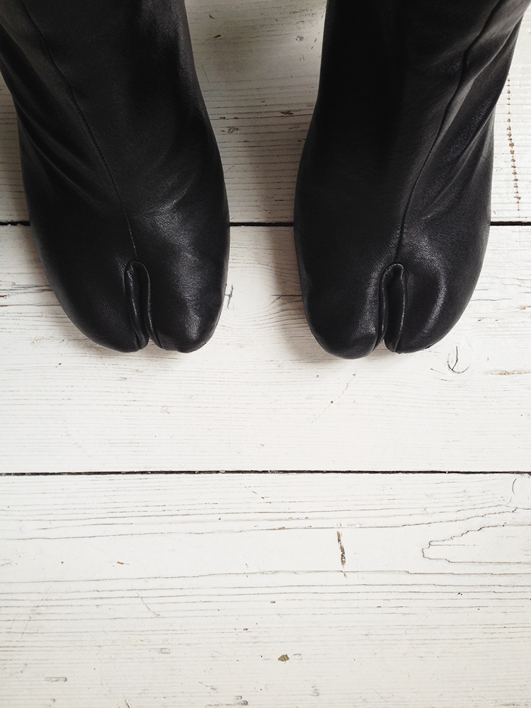 Maison Martin Margiela black tabi boots (38) - VANIITAS vintage