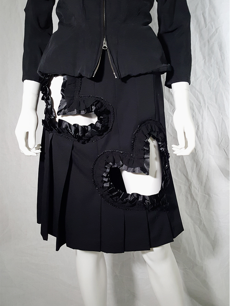 Comme des Garçons black pleated skirt with ruffled hearts Comme des Garçons black pleated skirt with ruffled hearts