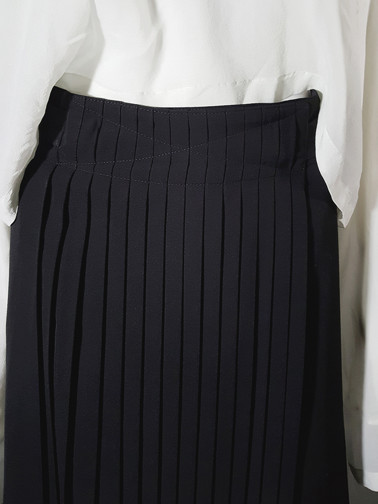 Dries Van Noten black front pleated skirt — early 90's