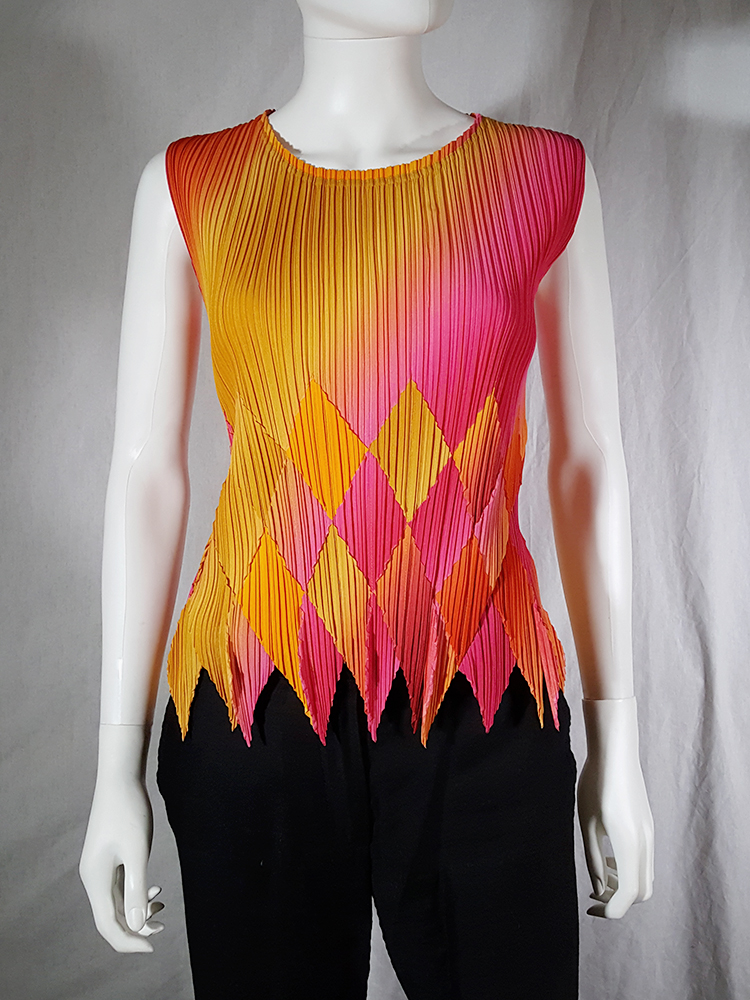 ISSEY MIYAKE - 【ISSEY MIYAKE FETE】 (F) デザイン 半袖 カットソー ISSEY MIYAKE - イッセイミヤケ/ISSEYMIYAKE FETE 半袖 トップス