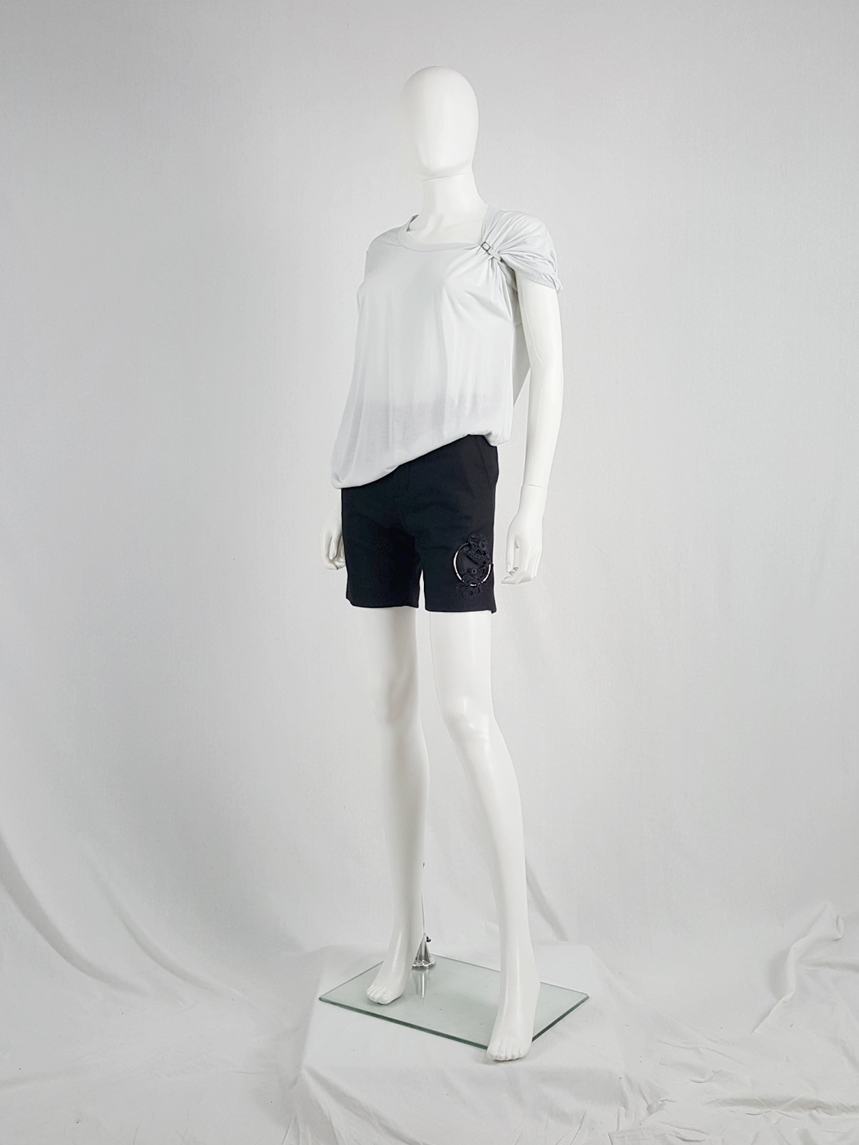 Noir kei ninomiya ハイウエスト ショートパンツ Noir Kei Ninomiya black shorts with knit circular detail