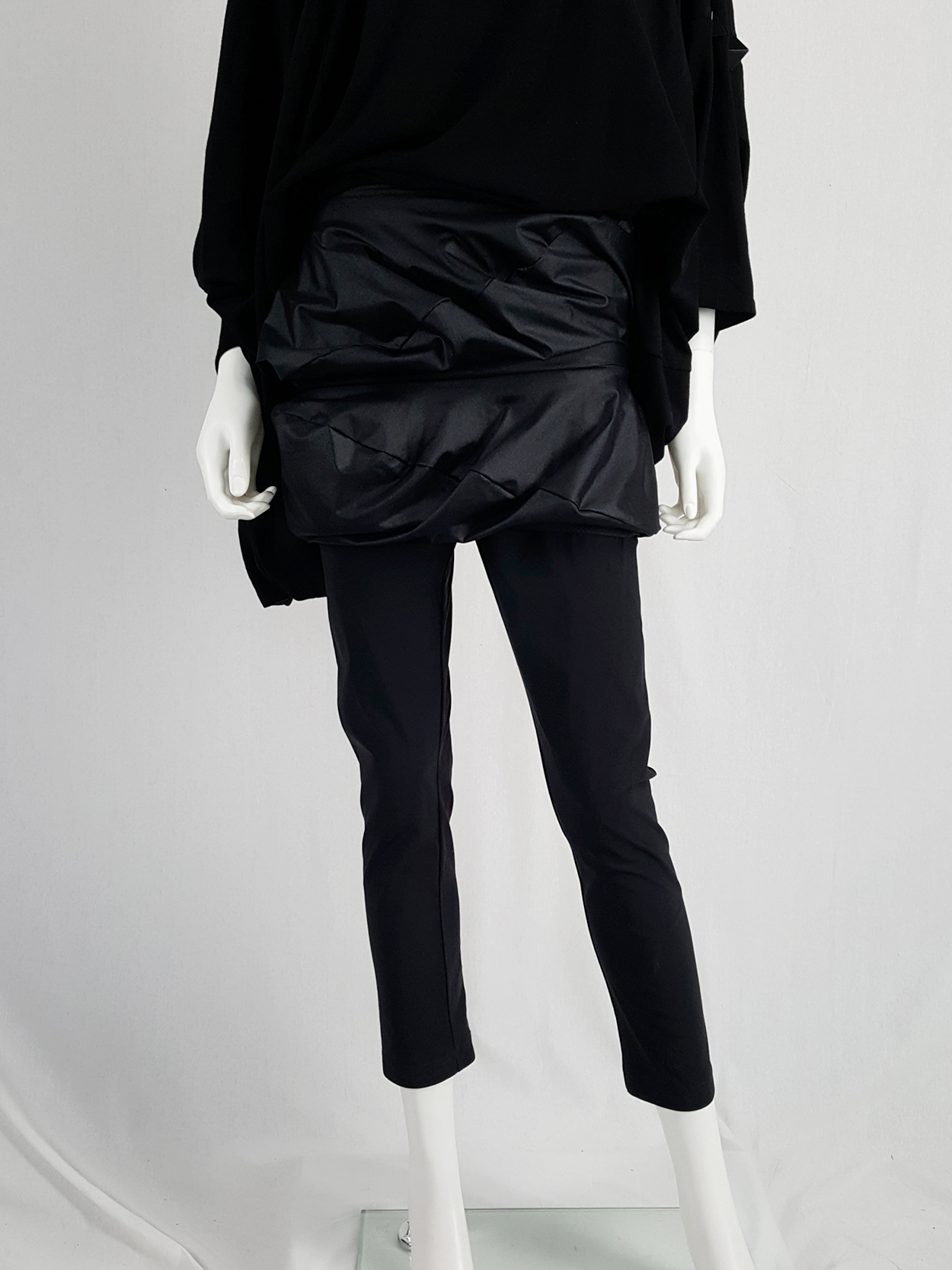 JUNYA WATANABE 小物類(その他) 黒(総柄) 2000425M0211 Junya Watanabe black leggings with geometrical skirt — fall